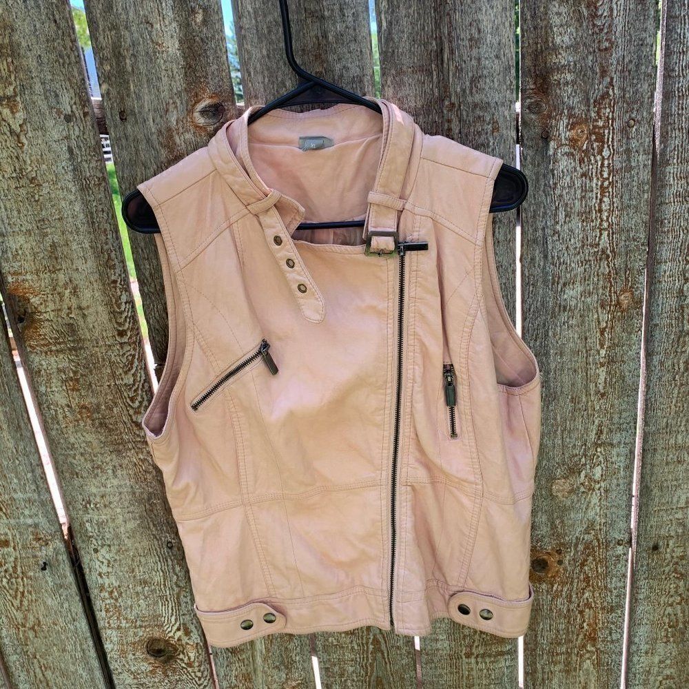 Vanity sleeveless faux leather vest zip up